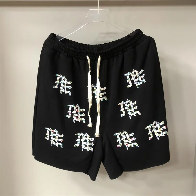 

Американская уличная одежда СМЕШАННАЯ ЭМОЦИЯ Черные шорты Hot Diamond Letter Print Мужчины Женщины Повседневные короткие брюки