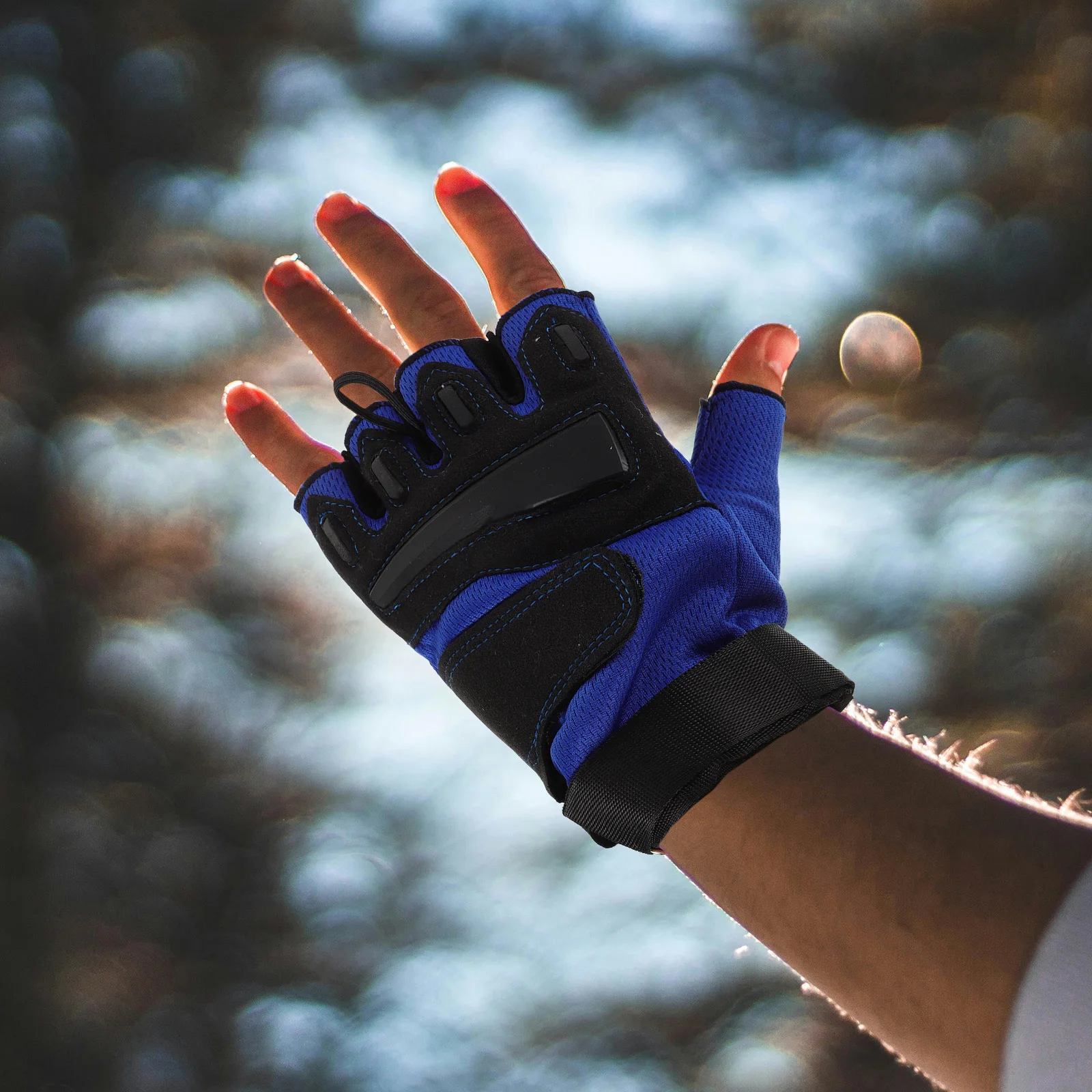 

1Pair Half Finger Outdoor Cycling Gloves Anti Slip Wear Resistant Breathable Sports Mitten Adjustable Fit Motorcycle Fitness