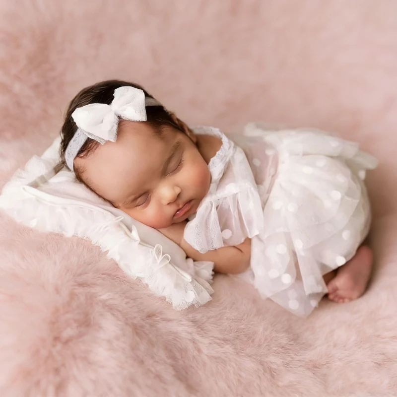 conjunto-de-3-pecas-macacao-de-renda-para-recem-nascido-com-almofada-para-poses-faixa-de-cabelo-e-vestido-de-malha-com-bolinhas-para-bebe-menina-–-ideal-para-fotografia