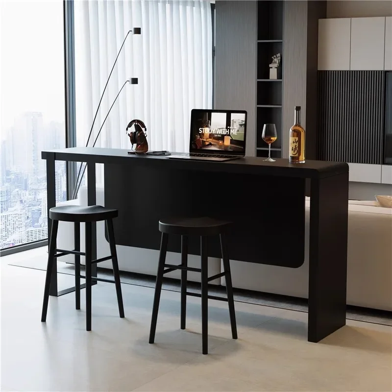 Black computer behind the sofa in the horizontal hall, all solid wood bar in the living room, double reading desk with baffle