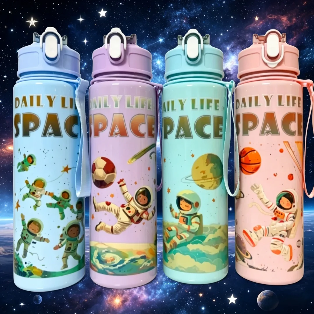 

НОВАЯ пластиковая кружка для воды 700 мл с тематикой космонавта, мультяшным дизайном, ремешком и соломинкой, подарок
