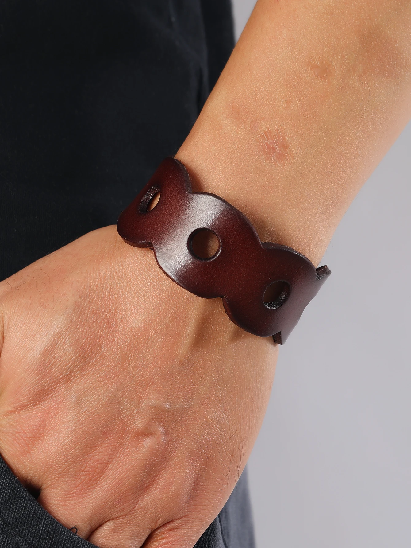 Vintage leather hollow bracelet