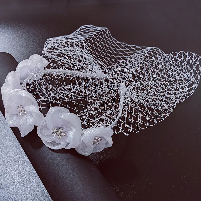 

Новая фата, повязка на голову с цветком, милая принцесса, белый сетчатый обруч для волос невесты, реквизит для свадебной фотосессии, повязка на голову, вуаль для вечеринки