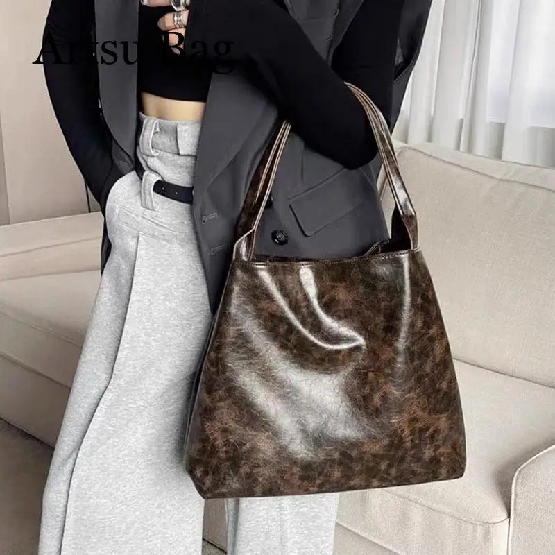 

Large Capacity Tote Bag Retro Women's Bag New Fashion Trend Luxury Design Shoulder Bag Versatile Commuting Handbag