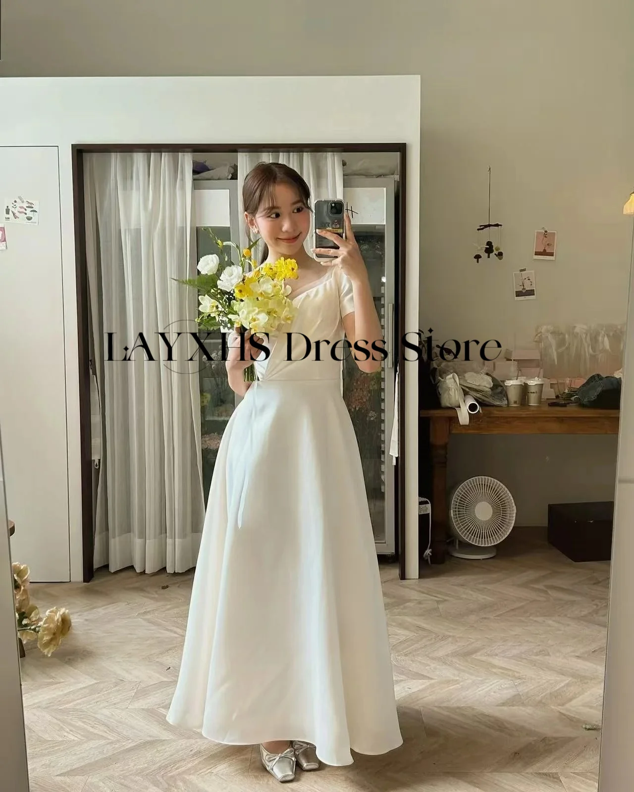 ชุดแต่งงานผ้าซาตินสีงาช้างเรียบง่ายสไตล์เกาหลี ทรงเอ แขนสั้น คอวี ยาวถึงข้อเท้า สำหรับถ่ายภาพ ชุดเจ้าสาวสั่งตัดได้