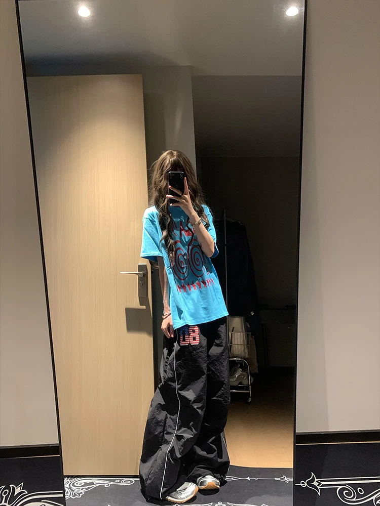 カジュアルなアメリカンスタイルのゆったりとしたプリント入りTシャツ、女性用、夏の最新作、シンプルでトレンディなブルーのカップル向けトップス