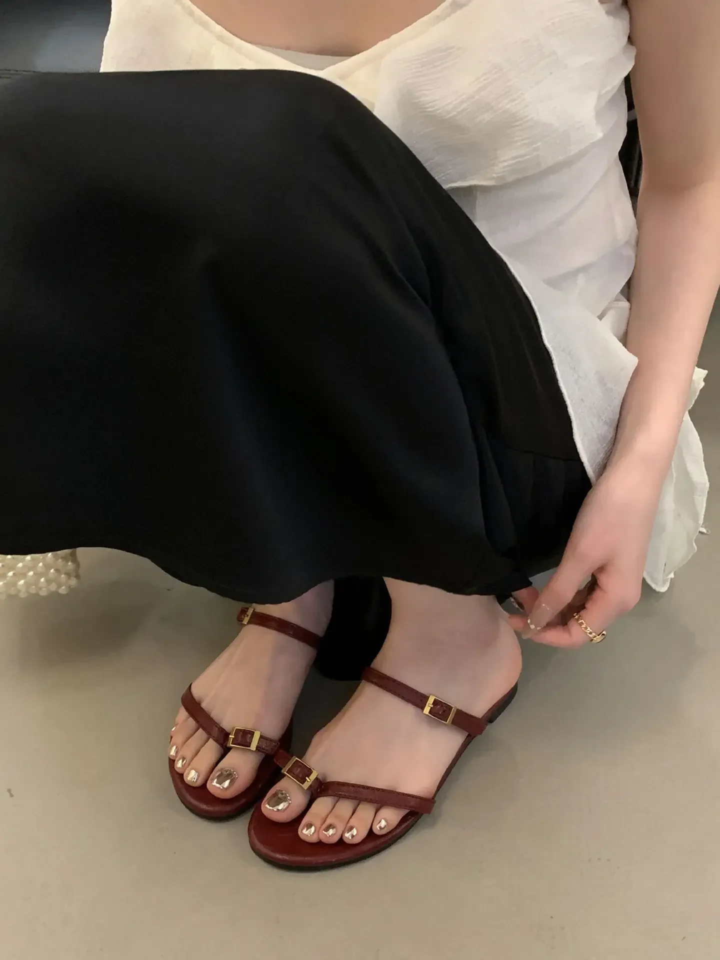 

Лето 202, повседневные уличные сандалии на плоском каблуке с пряжкой, пляжные тапочки для взрослых, однотонная обувь в корейском стиле от Mainland Ch