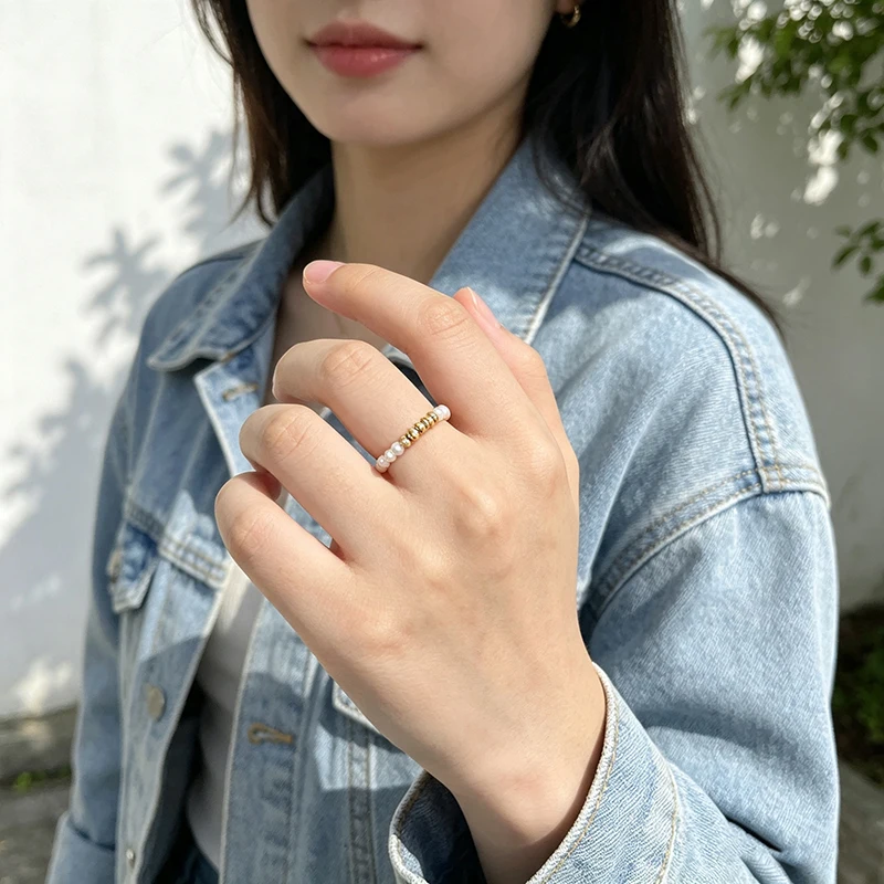 Retro-textured small gold flecks natural freshwater pearl ring with elastic band, copper-plated, versatile for daily commute.