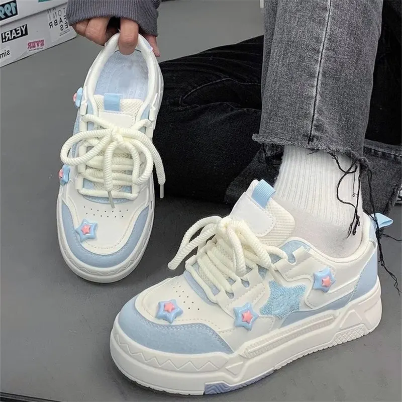 Śliczne niebieskie gwiazdki buty sportowe kobieta Kawaii styl Harajuku gruba podeszwa buty do tenisa kobieta rozrywka wszechstronna platforma