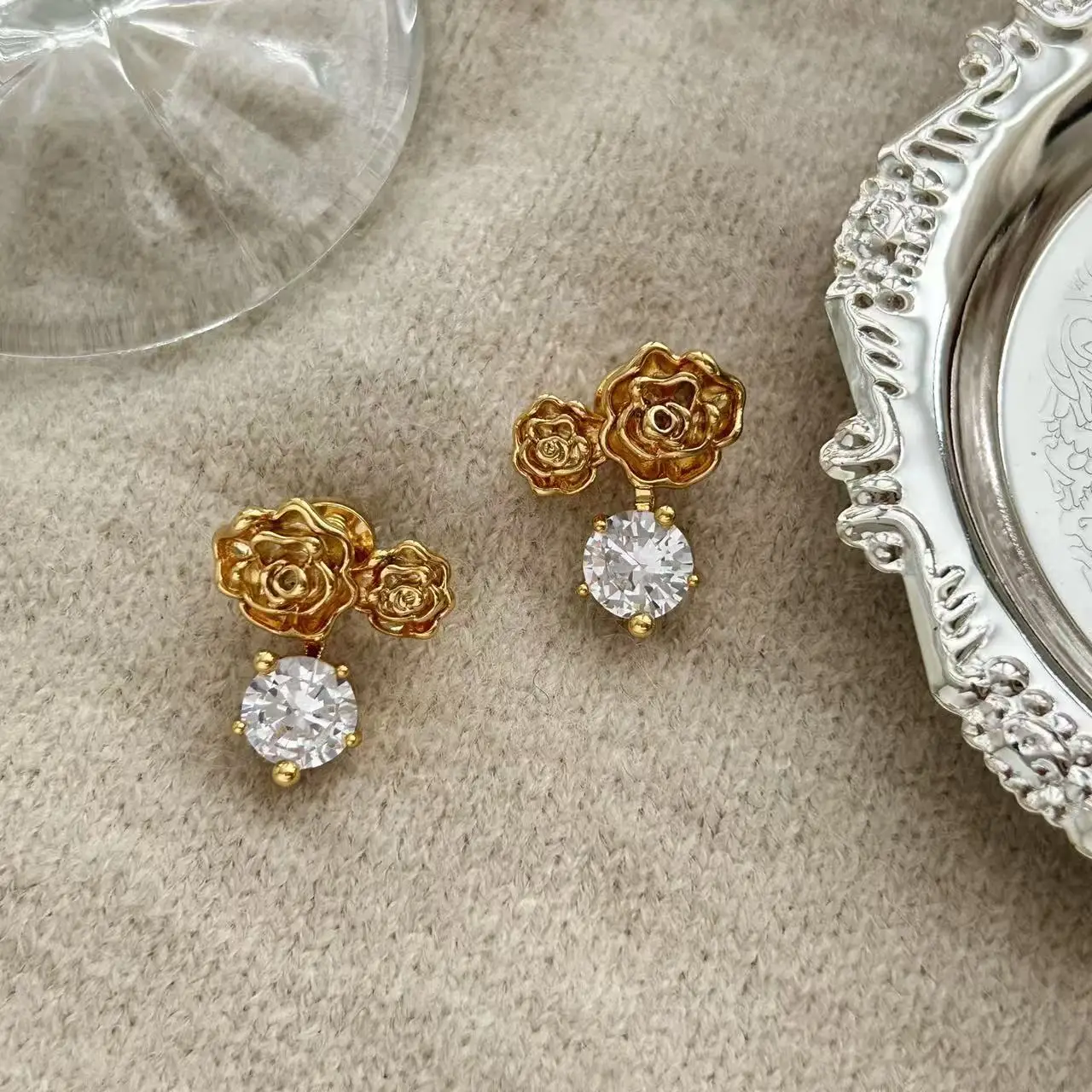French light luxury three-dimensional rose retro earrings, front and rear two wear niche design studs, fashionable versatile ear