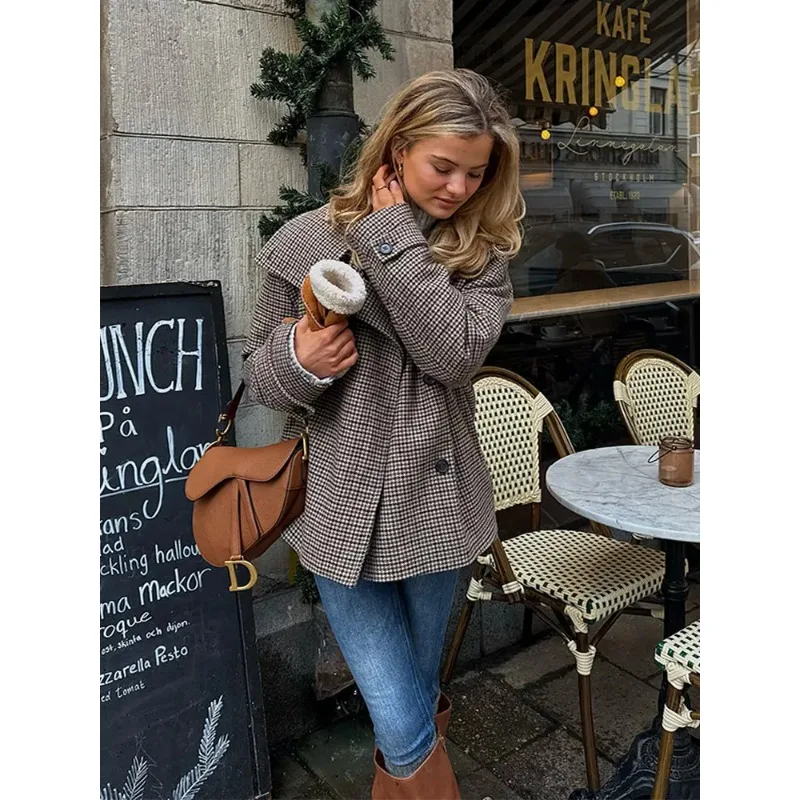 Elegant Lapel Checkered Coat Women Casual Buttons Double Breasted Long Sleeve Coats Female 2025 Autumn British Lady Jacket