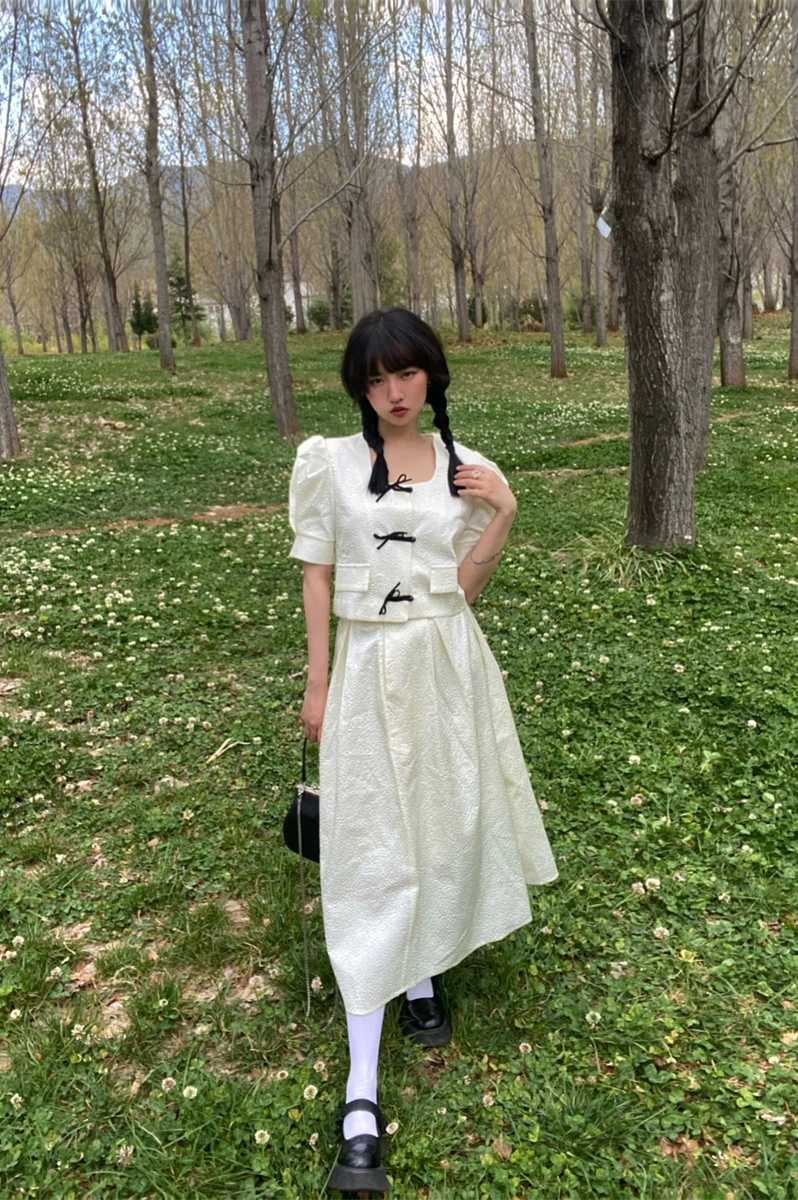 

New Chinese Sle Texture White Top f Skirt Set with Buttoned Waist Design Cotton Fabric Spring Faion Women's Suit