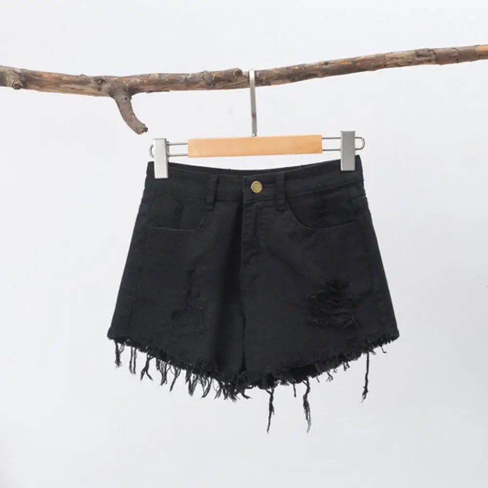 Современные джинсовые шорты с высокой талией. Женские потертые джинсовые шорты с высокой талией. Летняя мода, необходимые с рваными рваными шортами для уличной одежды.