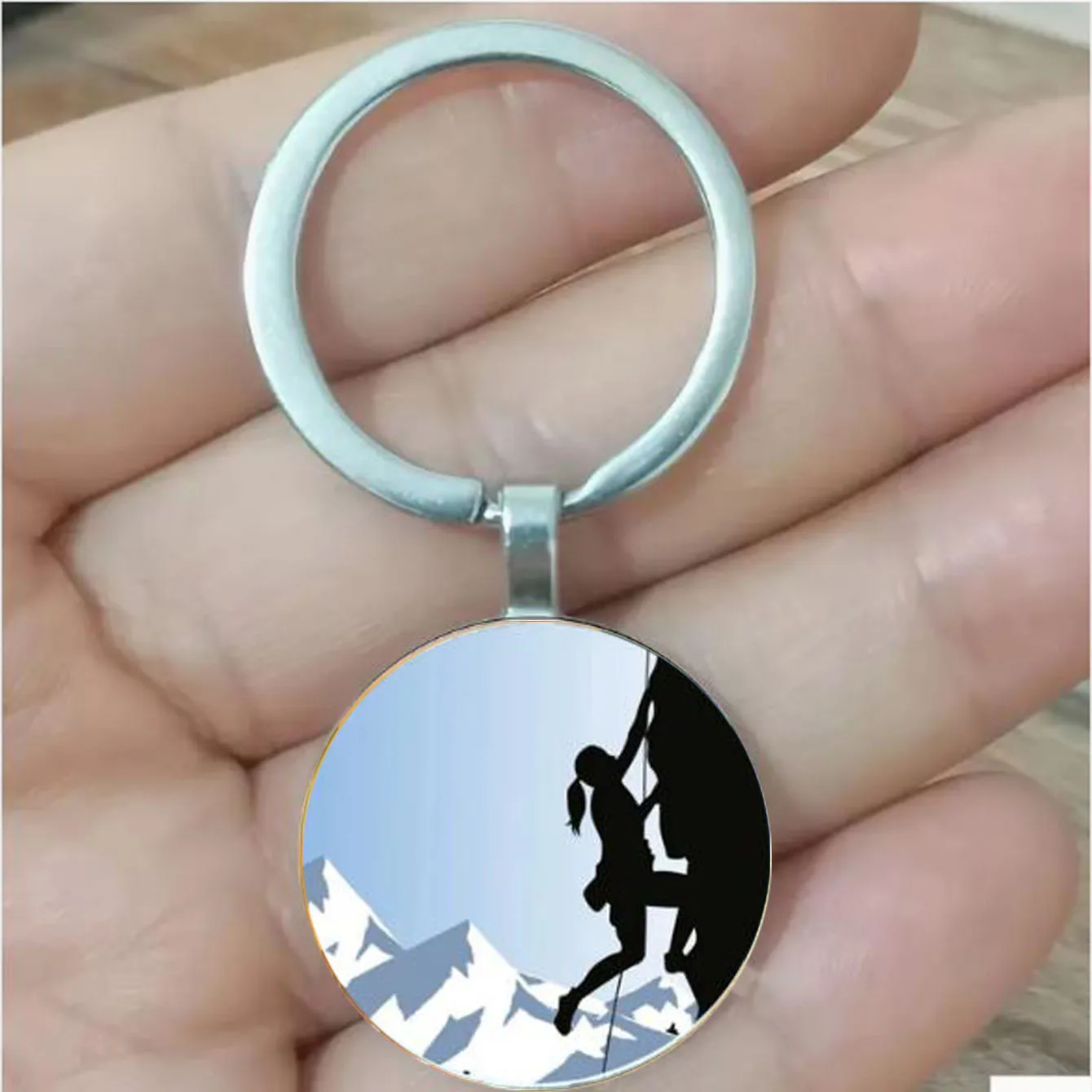 The new rock climbing logo silhouette cartoon character glass keychain must be purchased for both men and women who enjoy rock c