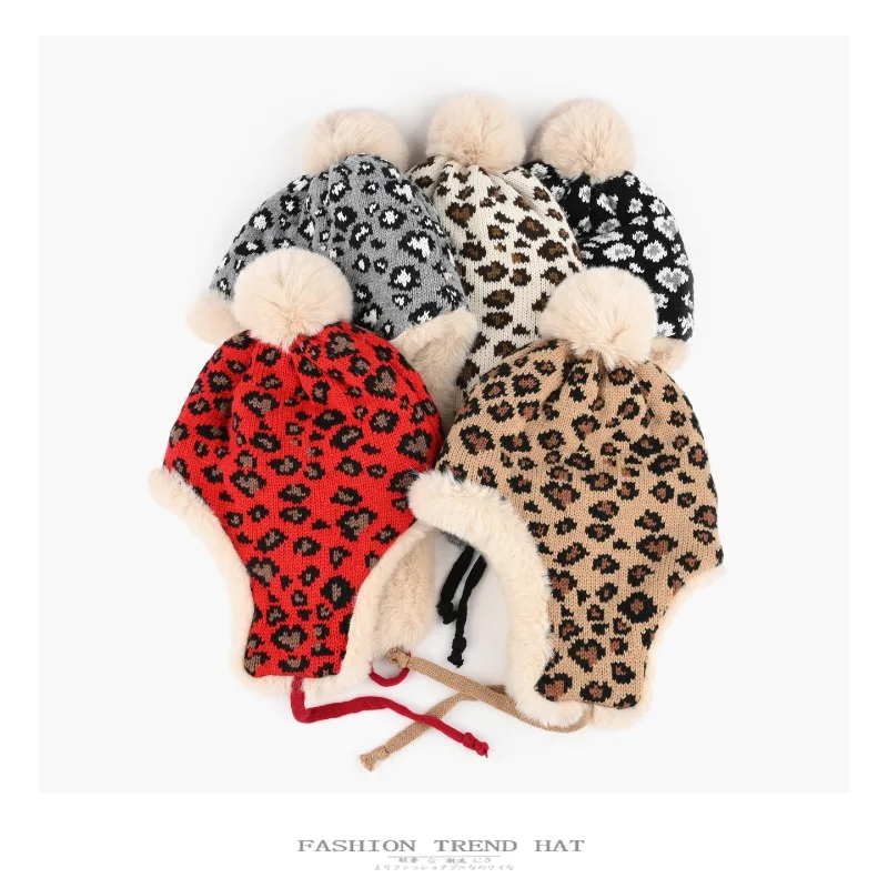 Neue Plüsch-Strickmütze mit Leopardenmuster für Herren und Damen, ideal für Herbst und Winter, verdickte Fahrradmütze mit Ohrenschutz, Bomber-Mütze – Detail 5