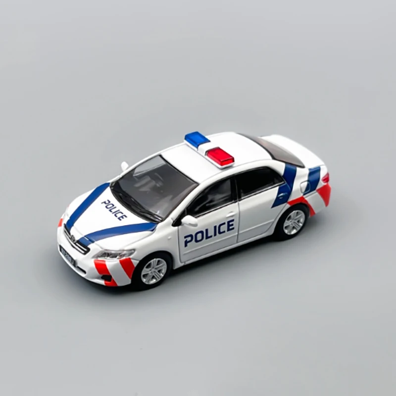 

Masterpiece Collectibles 1:64 Scale Singapore Corolla Police Cars 67&68 Alloy Car Model Simulation Finished Decoration Gifts