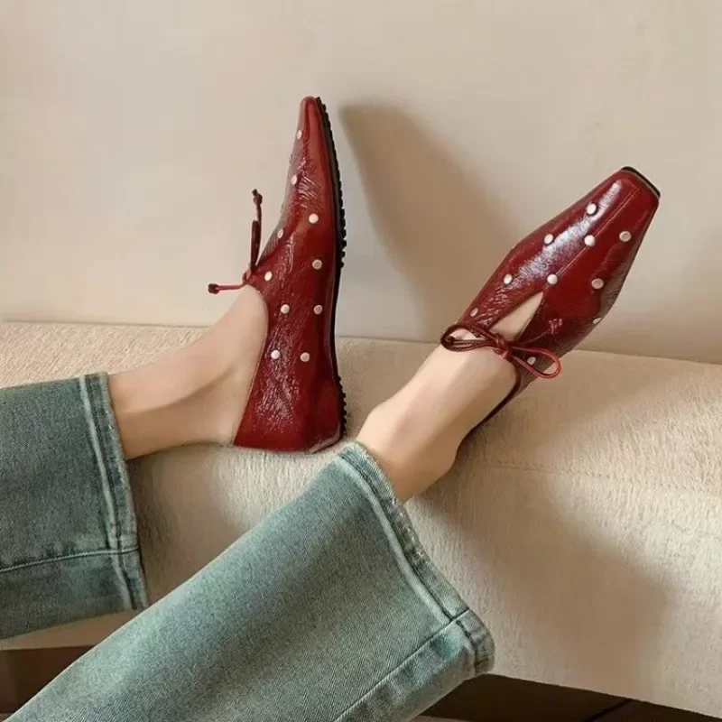 

Женские туфли на мягкой подошве в стиле ретро со шнуровкой и заклепками с квадратным носком, красные, черные туфли на плоской подошве, повседневные лоферы, маленькие кожаные туфли 203 siaליים נשים