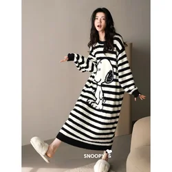 Ms. Snoopy's new cute cartoon pattern casual personality versatile striped soft, comfortable and warm coral velvet nightgown