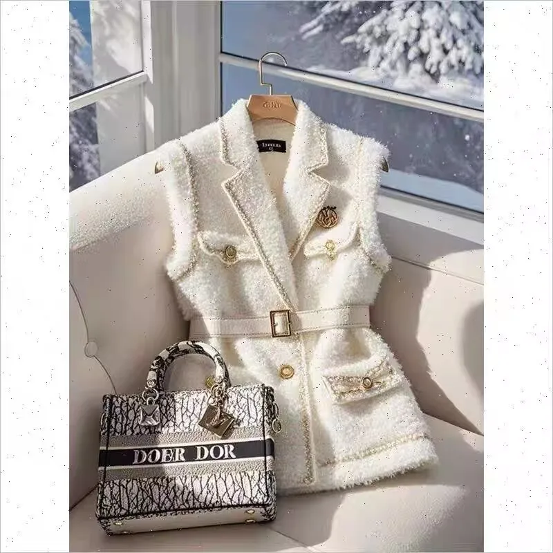 เสื้อแจ็คเก็ตสตรี เสื้อกั๊กสตรี เสื้อกั๊กสตรีฤดูหนาวที่ไม่ซ้ำใครและสวยงาม เสื้อโค้ทขนแกะสีขาวพับได้