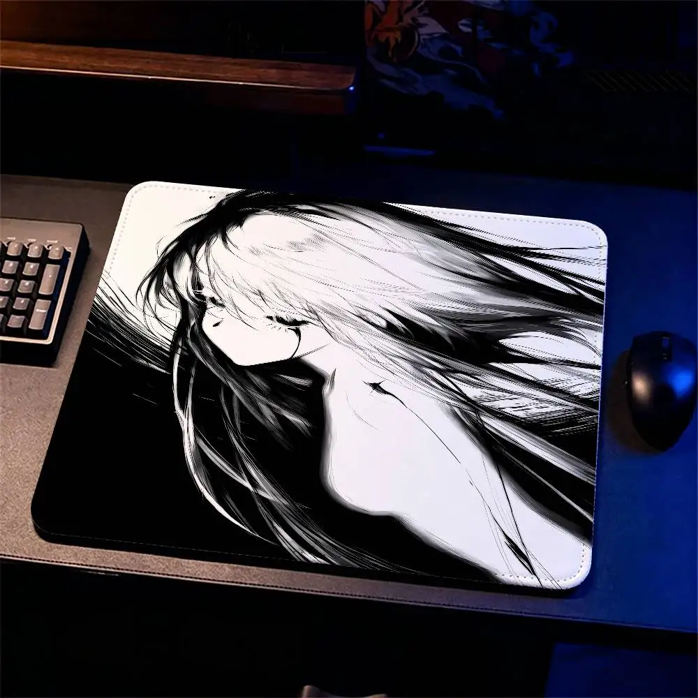 

Black White Abstract Anime Girl Mouse Pad, Minimalist Sketch Art Desk Mat, Non-Slip Gaming Mousepad for Gamers