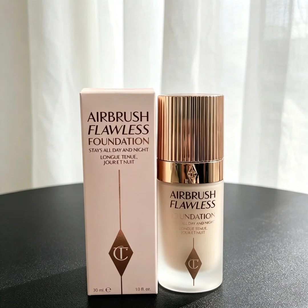 Charlotte Tilbury Liquid Foundation Liquid Setting Spray Seidiger, langanhaltender Concealer, feuchtigkeitsspendendes, konturverstärkendes Gesichts-Make-up