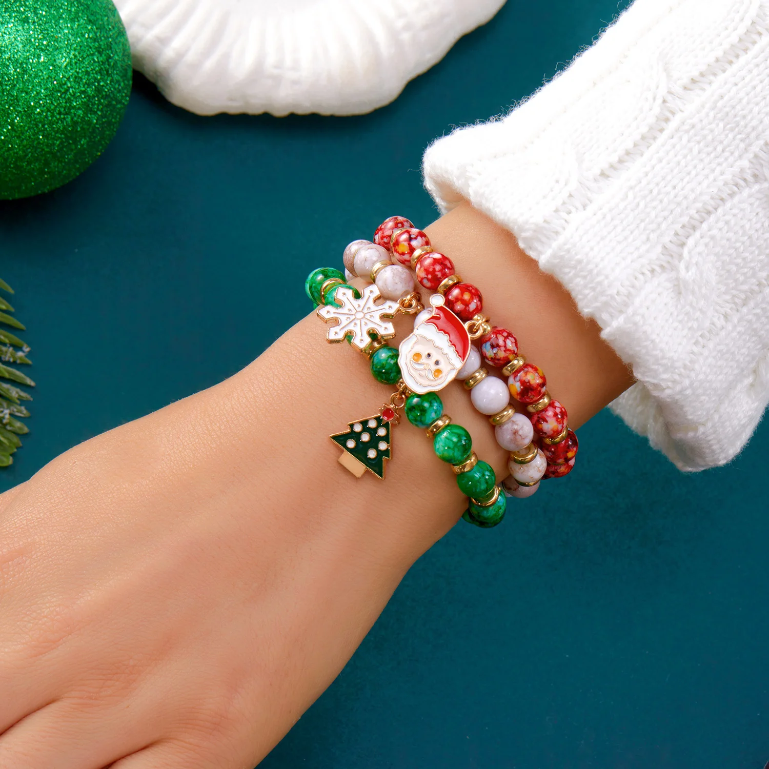 Bezauberndes Weihnachtsmann-Weihnachtsbaum-Perlenarmband-Set für Frauen, buntes Rentier-elastisches Armband, Urlaubsschmuck-Accessoires – Detail 1
