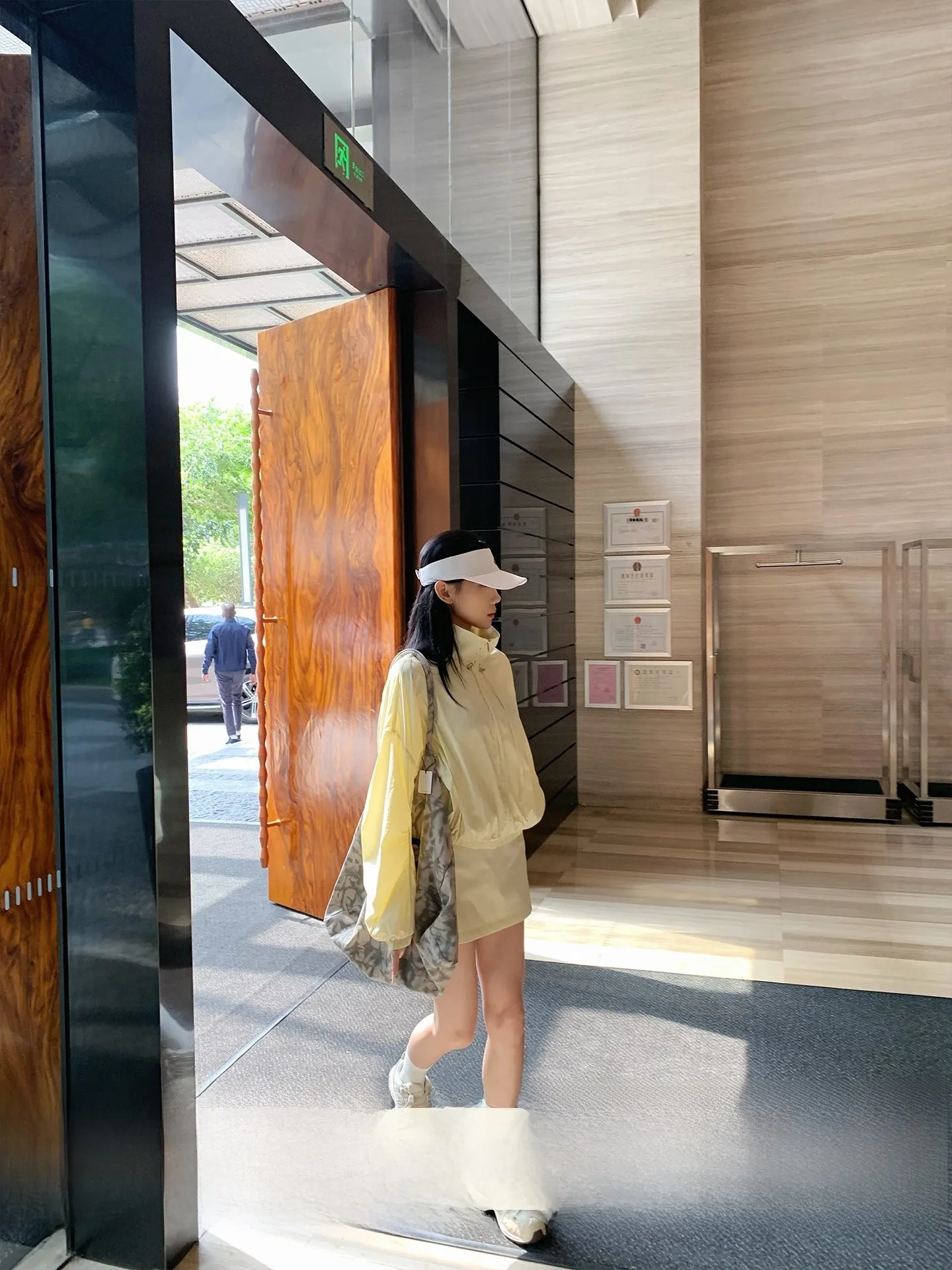 

Комплект из ткани с защитой от солнца (62 г) в корейском стиле: открытый кардиган и короткая юбка, весенне-летняя женская одежда