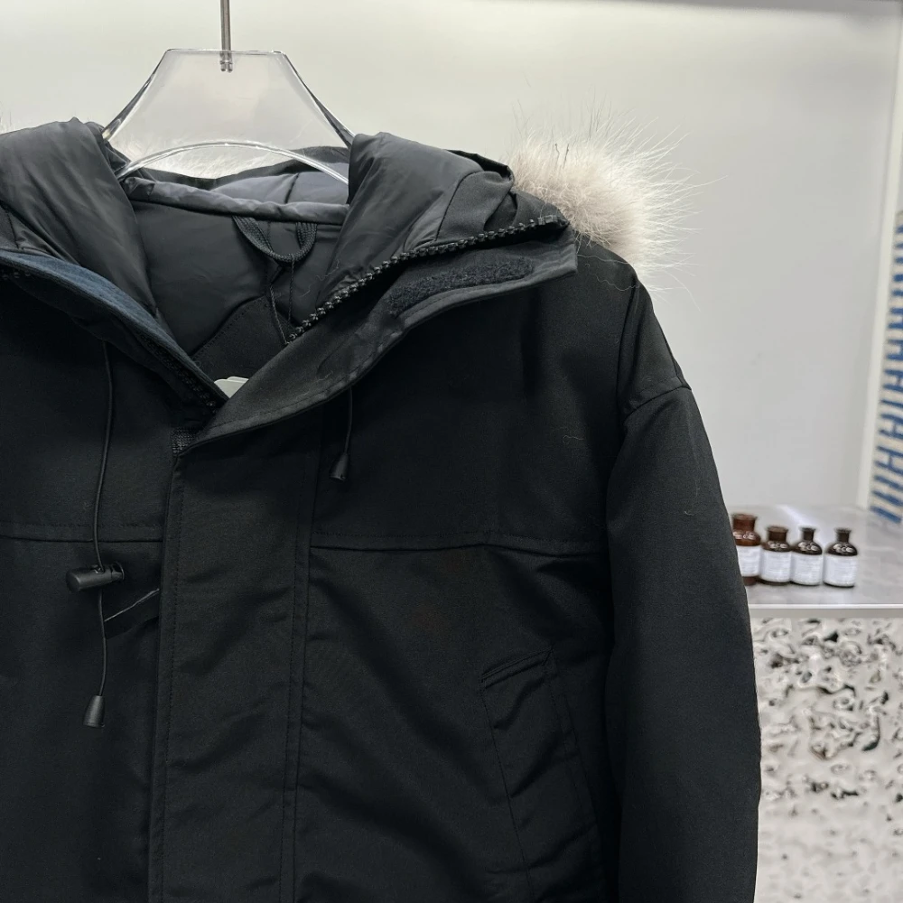 الفاخرة أوزة أسفل معطف 2025 العلامة التجارية الشتاء النساء أسفل سترة لينة الدافئة البخاخ ملابس خارجية قصيرة خفيفة الوزن مصمم معطف غير رسمي #4