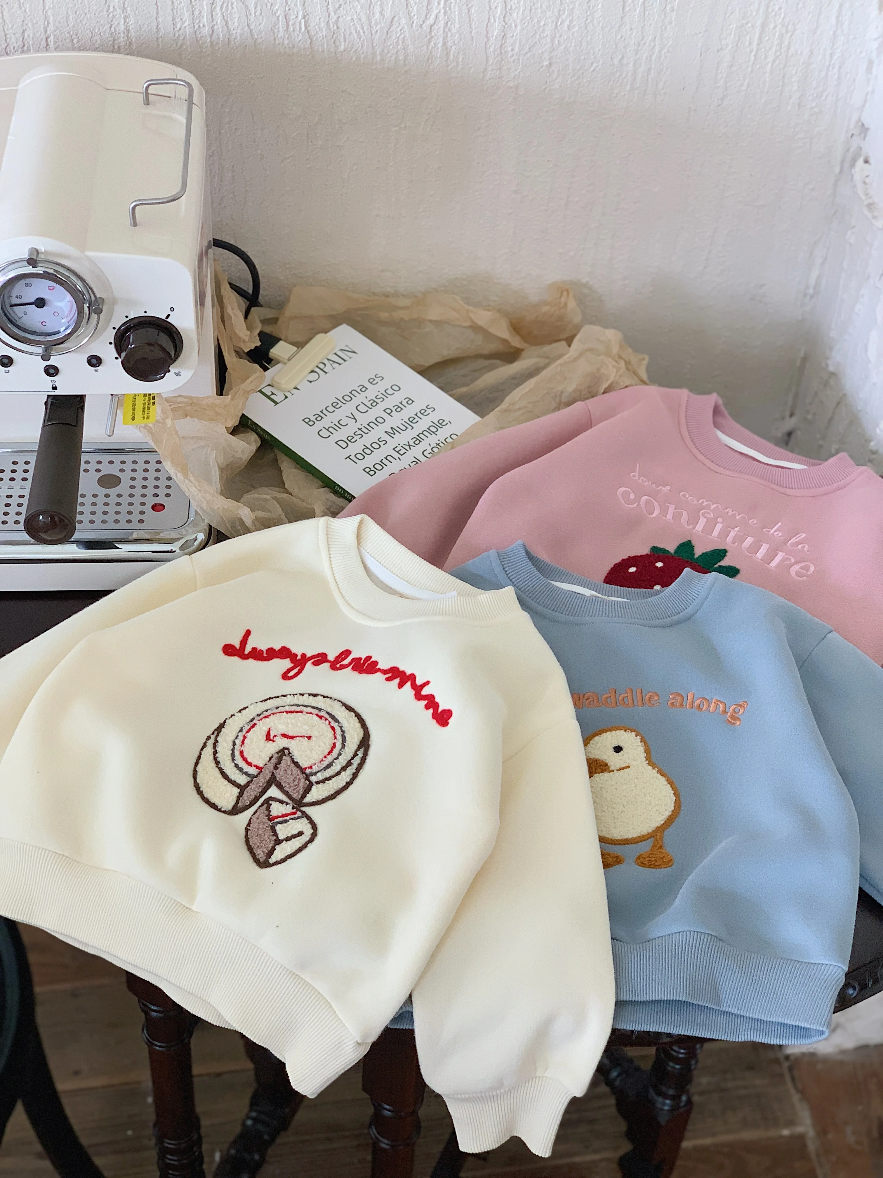 

Детская толстовка с капюшоном 2024, осенне-зимняя бархатная новинка для мальчиков и девочек, полотенца с героями мультфильмов, толстовка с вышивкой, милый пуло для малышей