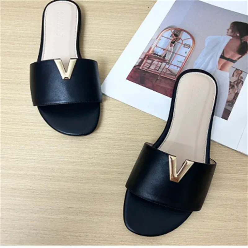 

Zapatillas de playa fondo plano con decoración metal en forma de V para mujer, novedad verano 2025