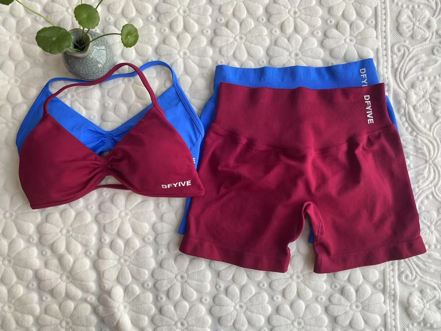 DFYIVE اليوغا الصالة الرياضية مجموعة 2 قطعة النساء Strappy اليوغا الصدرية الأعلى تجريب Scrunch السراويل الرياضية البدلة اللياقة البدنية الملابس سلس اليوغا مجموعة