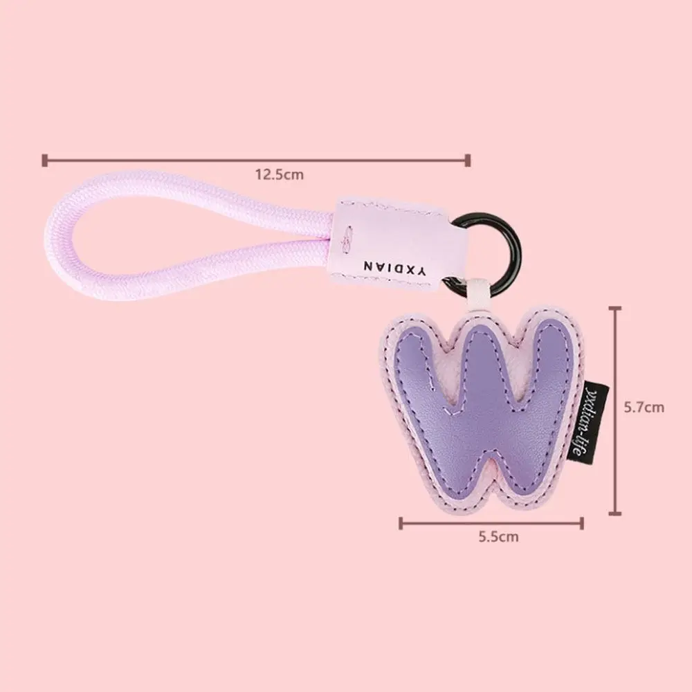 かわいいPUレザー英語レターキーホルダー、絶妙な防水26文字ロープバックル、漫画バッグアクセサリー、カップルキーホルダーギフト