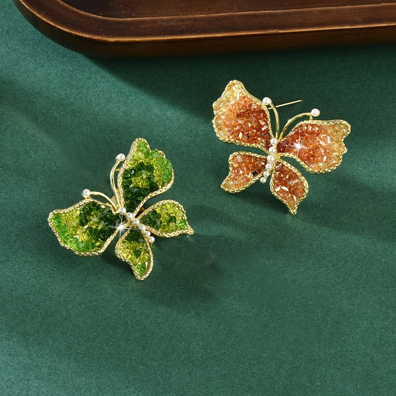 

Роскошная цветочная брошь с высококачественными хрустальными бусинами на осень и зиму, модная брошь для одежды.