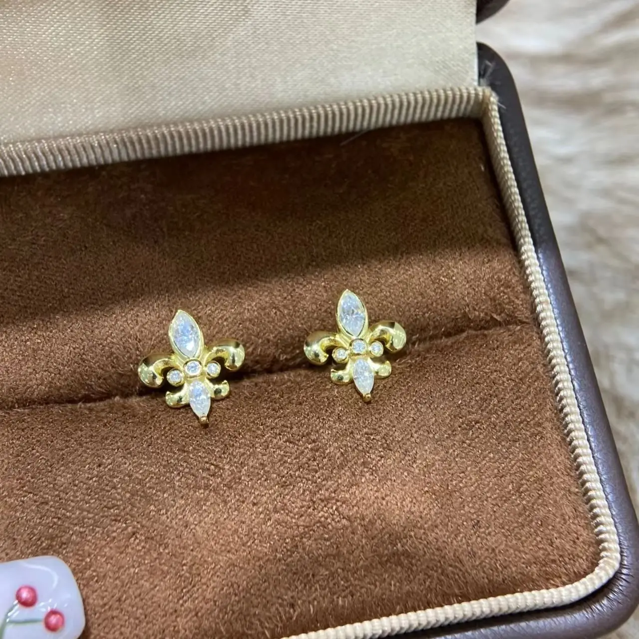 

Dainty S925 silver plated 18K gold moissanite diamond iris Flower earrings 0.64ct For Women Gift