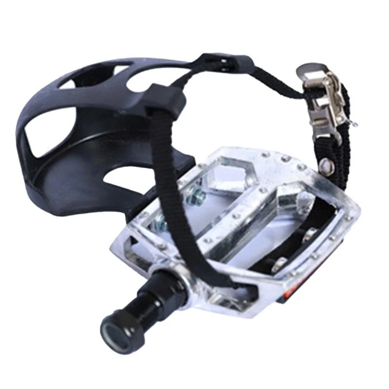 

Педали велосипедов с ремнями и педалями.