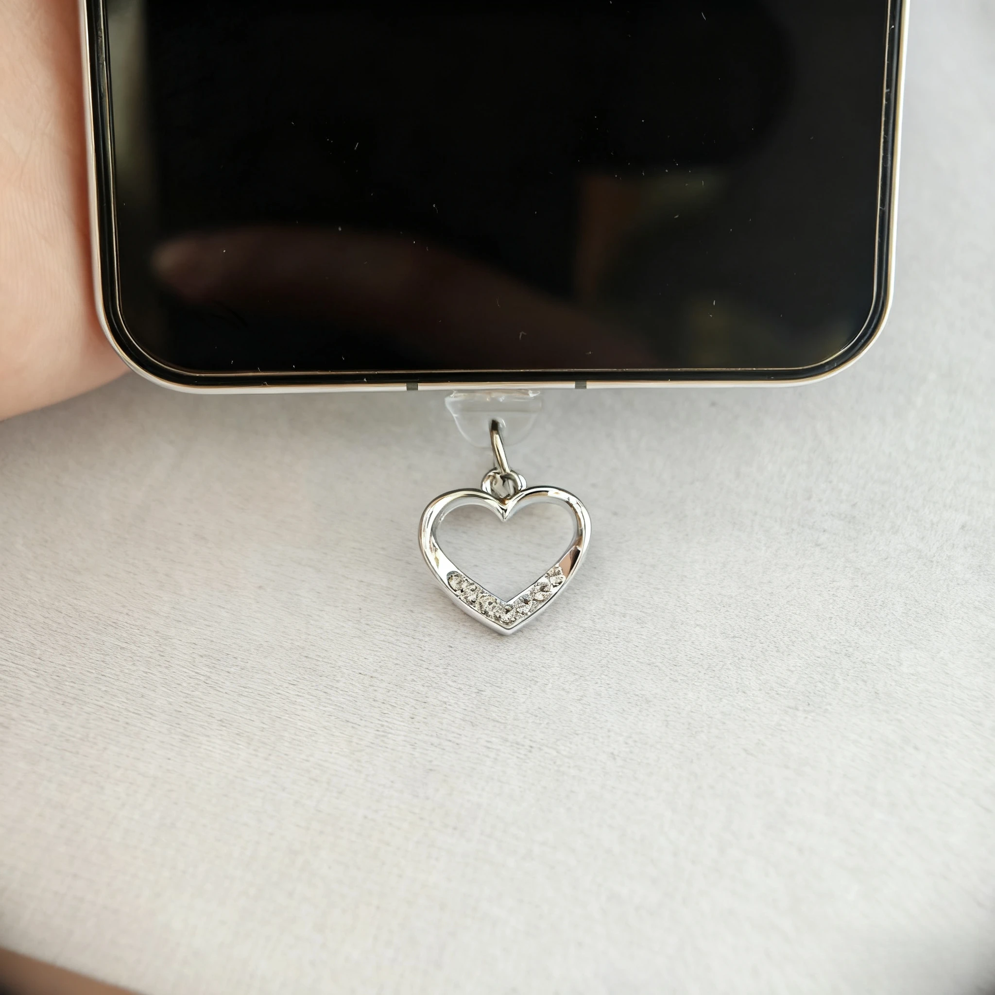 

Simple Heart-Shaped Phone Dust Plug, Phone Dust Plug, Small Phone Gift, Perfect Gift for Christmas, Anniversary, New Year, Valentine's Day, Birthday, Etc