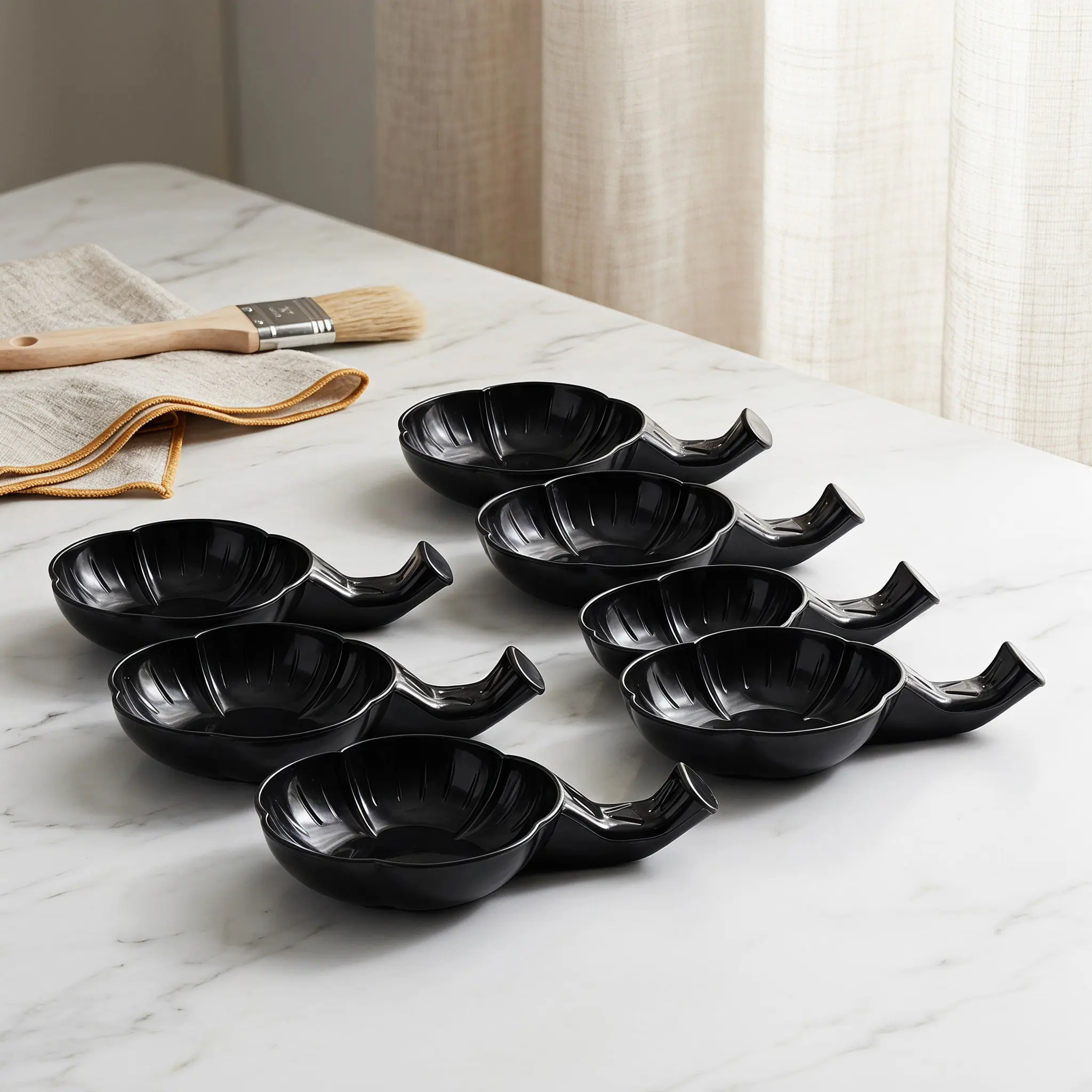 12Pcs Plum Blossom Ink Dish Calligraphy Drawing Dish Sturdy Wear Resistant Plastic Ink Plate Easy Clean Versatile Art Supplies