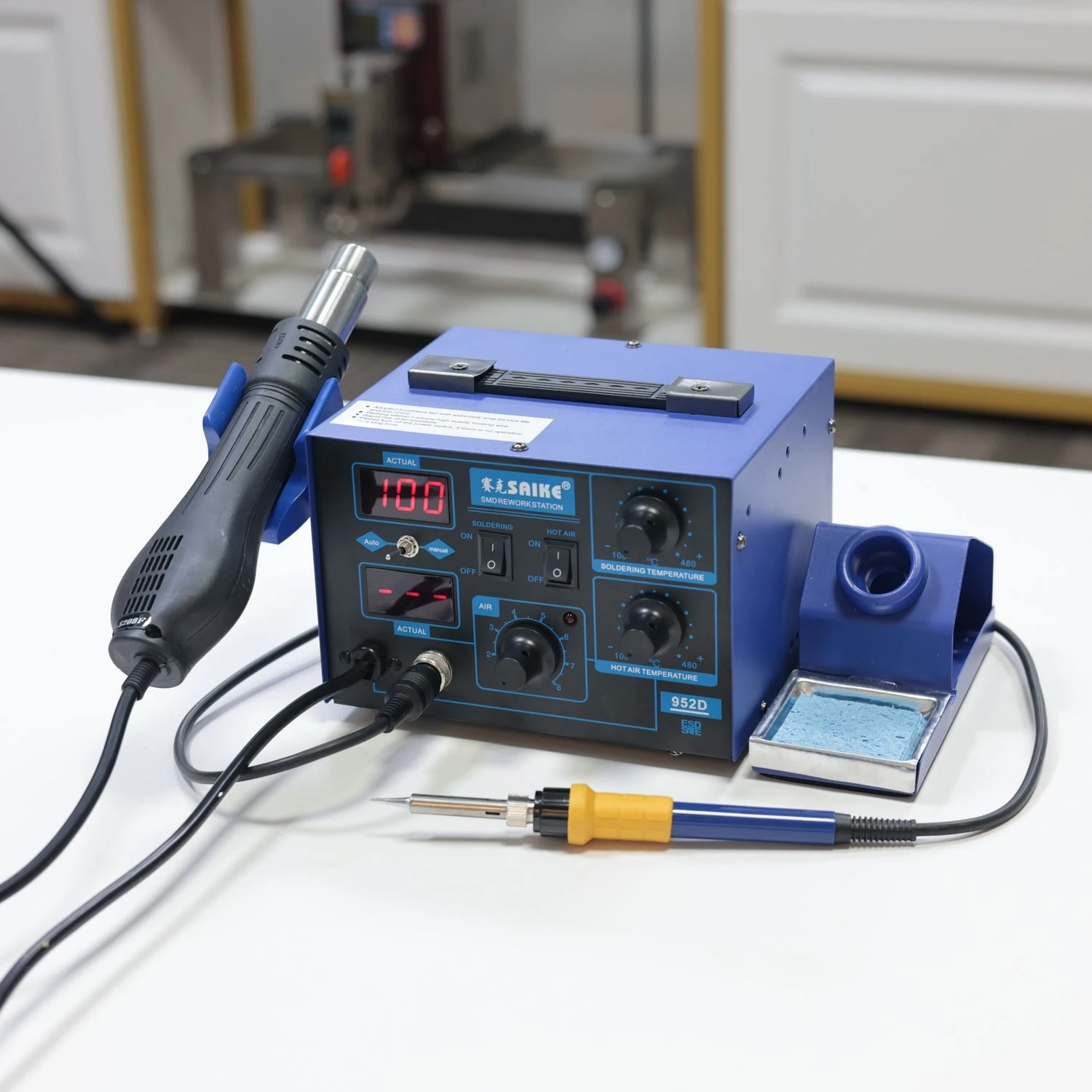

SAIKE Dual Function 700W Hot Air Rework 60W Desoldering Station Kit 100-480℃ LCD Display Ceramic Heater 952D