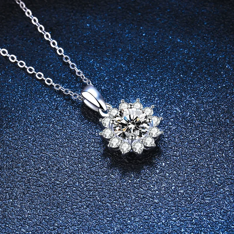 Ciondolo in Moissanite Color D certificato per donna collana con girasole scintillante da sposa S925 placcato in argento Sterling oro bianco