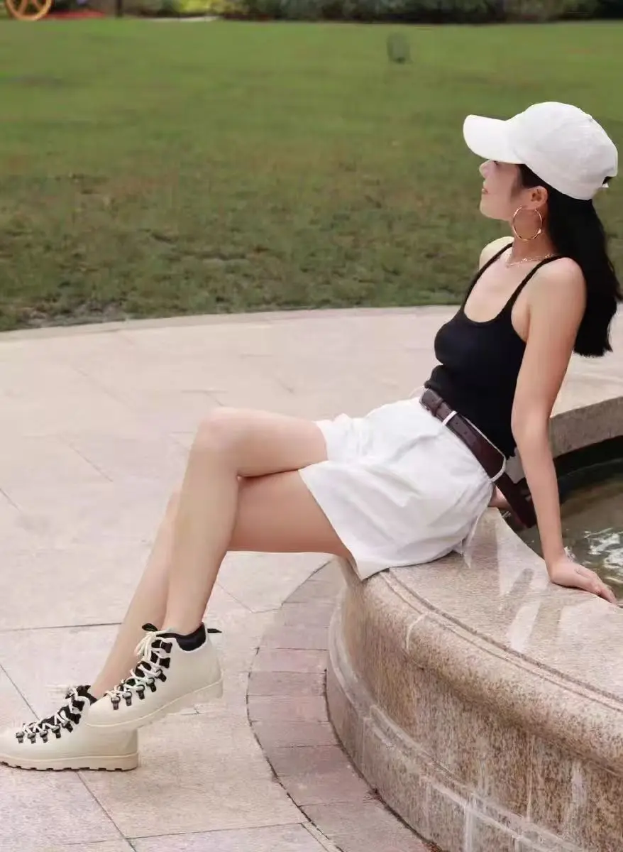 

2025 Winter New Arrivals: Hot-Selling High-Quality Unisex Outdoor Walking Shoes Durable, Breathable, Comfortable Walking Shoes