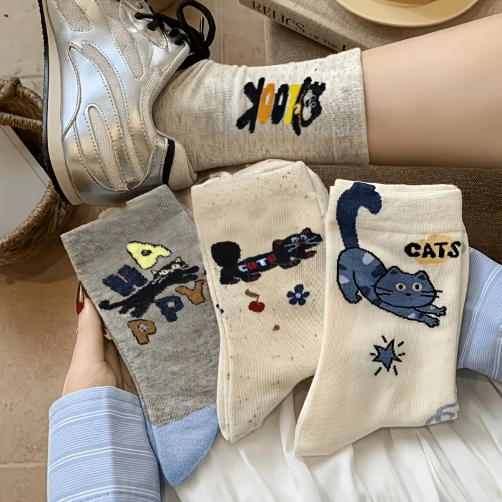 4 pairs of random cute cartoon cat ladies' mid-calf socks, soft and comfortable, perfect for autumn and versatile