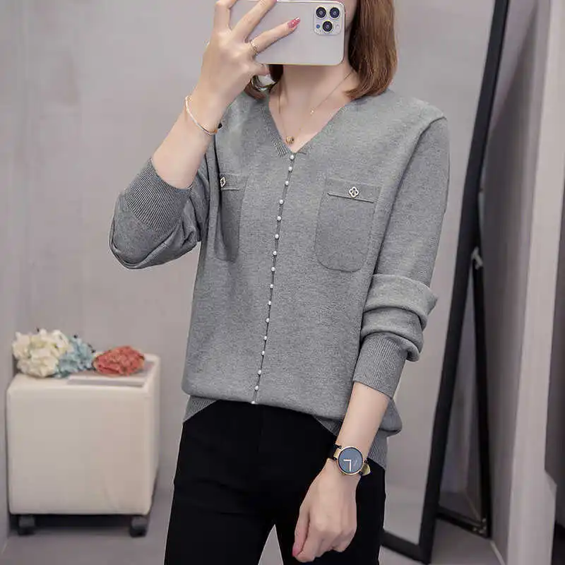 เสื้อถักแฟชั่นผู้หญิงคอวีหลวมสีทึบ