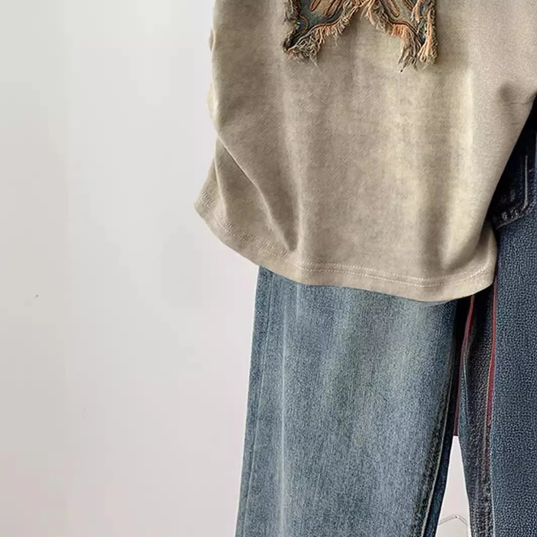 2025年夏の女性用半袖Tシャツ、スパイシーなガールデザインとウエストを締めるスリムフィットショートトップが特徴です