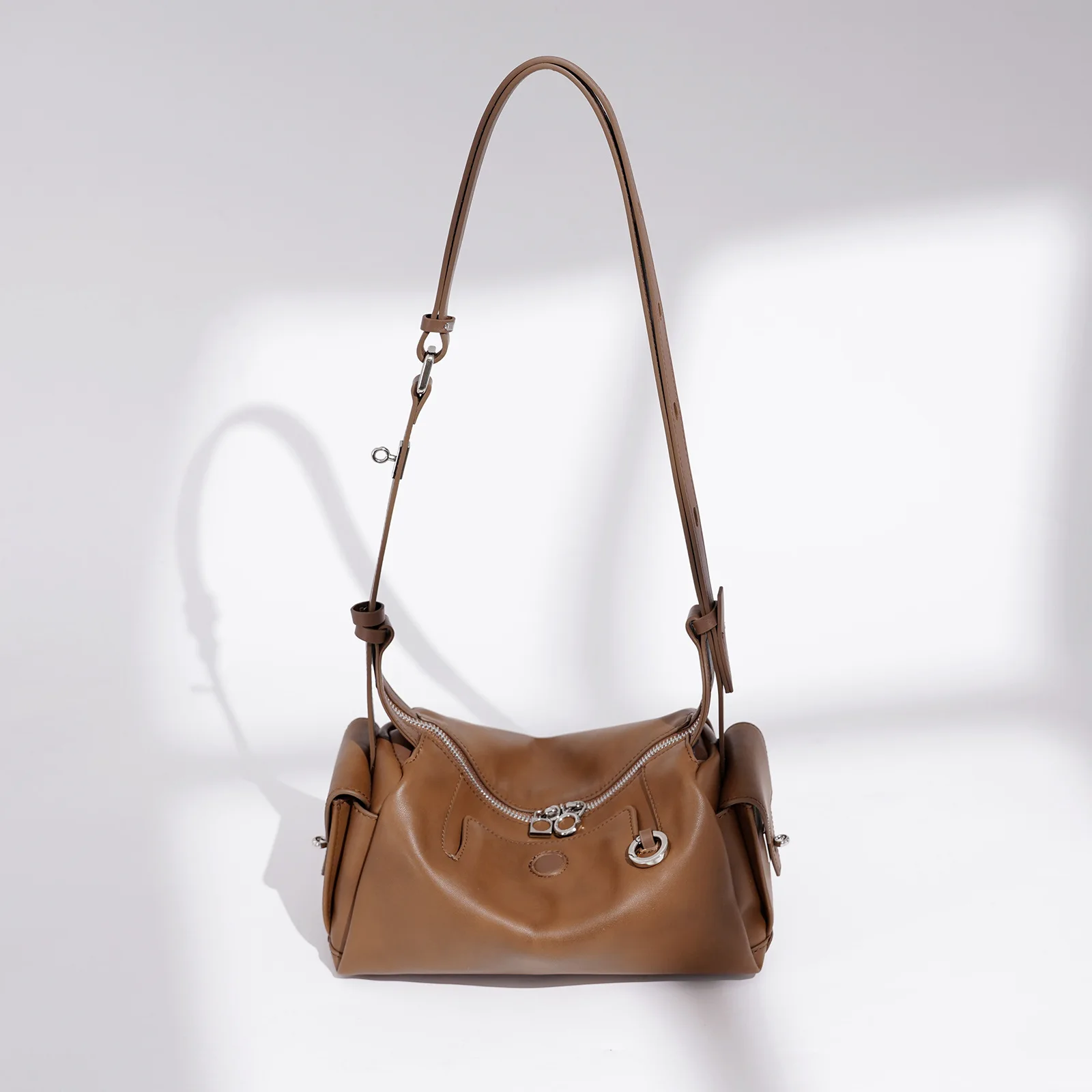 

Simple Fashion Shoulder Crossbody Bag New Retro Design Women Handbag Versatile for Daily Commute and Outdoor Activities