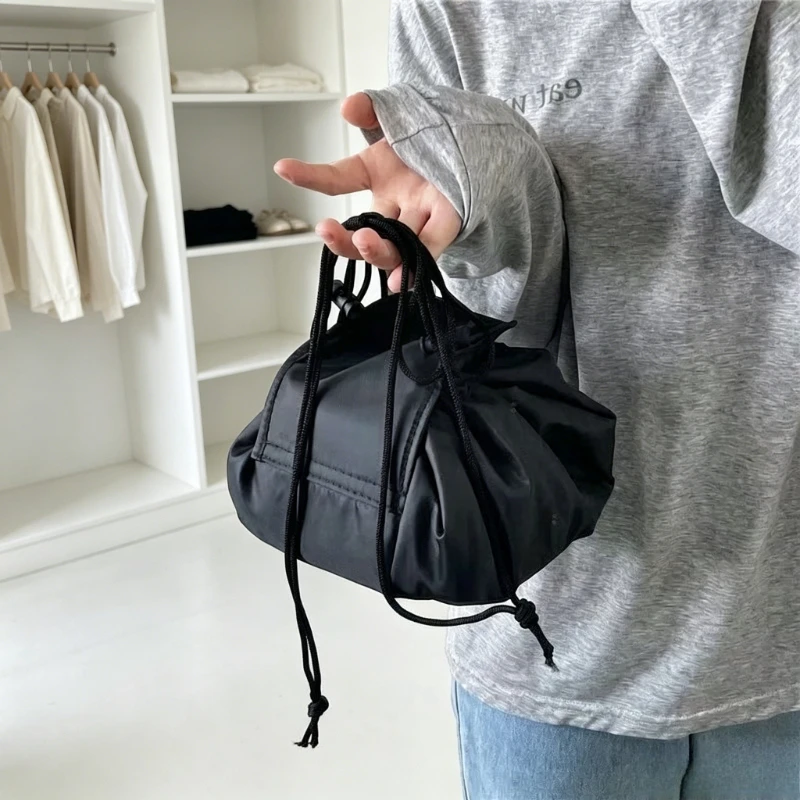 bolsa-cosmetica-com-cordao-a-prova-d'agua-portatil-organizador-de-produtos-de-higiene-pessoal-para-viagem-leve-suporte-de-maquiagem-para-uso-ao-ar-livre