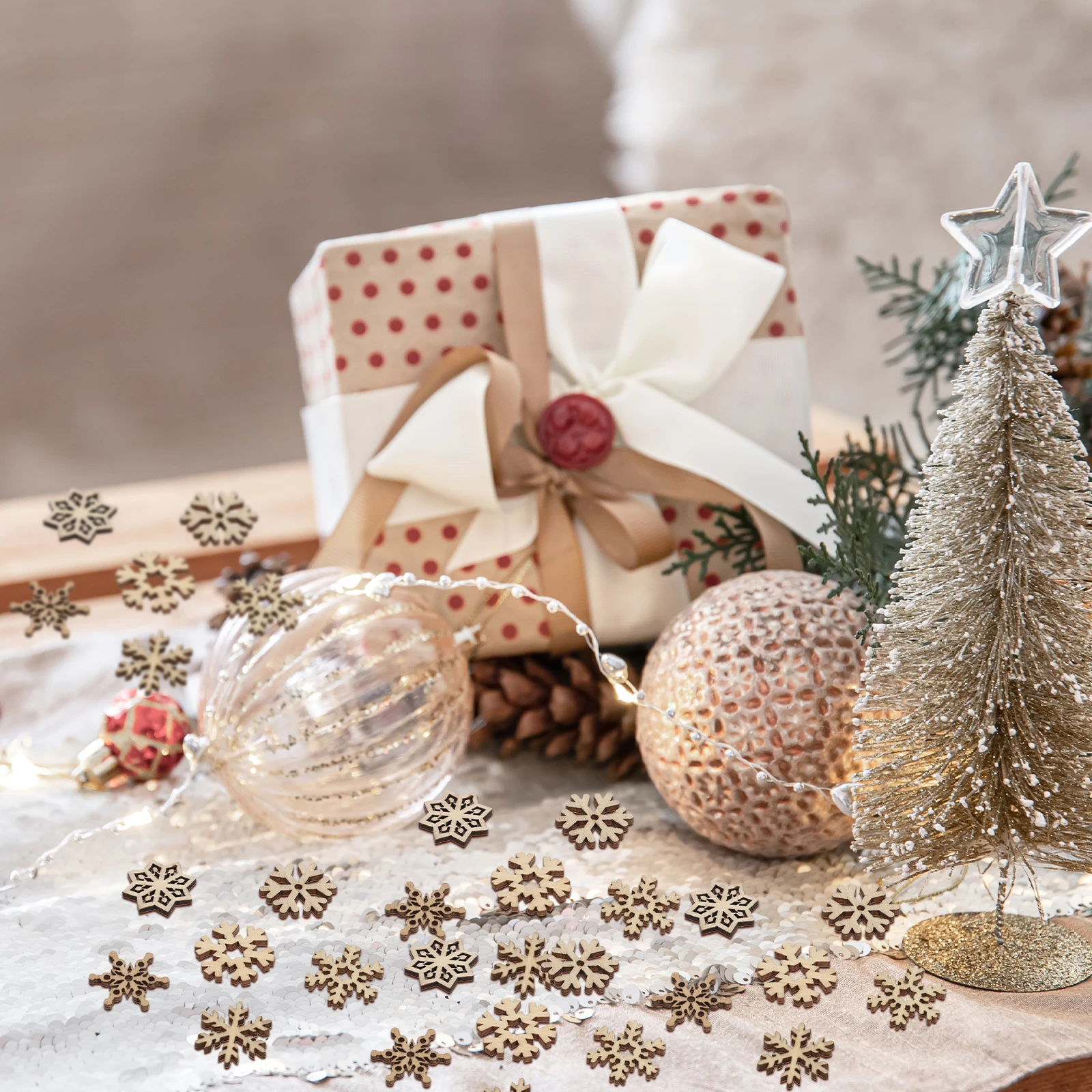 

50pcs Snowflake Flakes Pattern Wooden Pieces Christmas Snowflake Cutout Craft Embellishments Diy Decorative Accessories Ornament