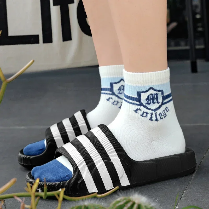 2025 الصيف الرجال موضة نِعال تدليك داخلي/خارجي الصنادل الشاطئ سميكة وحيد الذكور الشرائح الصيف عدم الانزلاق دش النعال