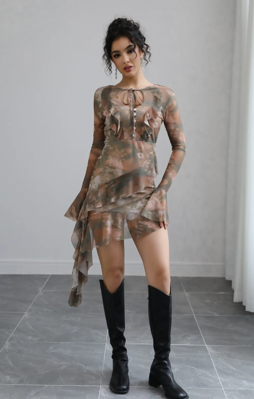 2025 nova moda recorte rendas manga alargada vestido feminino emagrecimento tie-tingido impresso vestido de malha feminino vestido de malha irregular