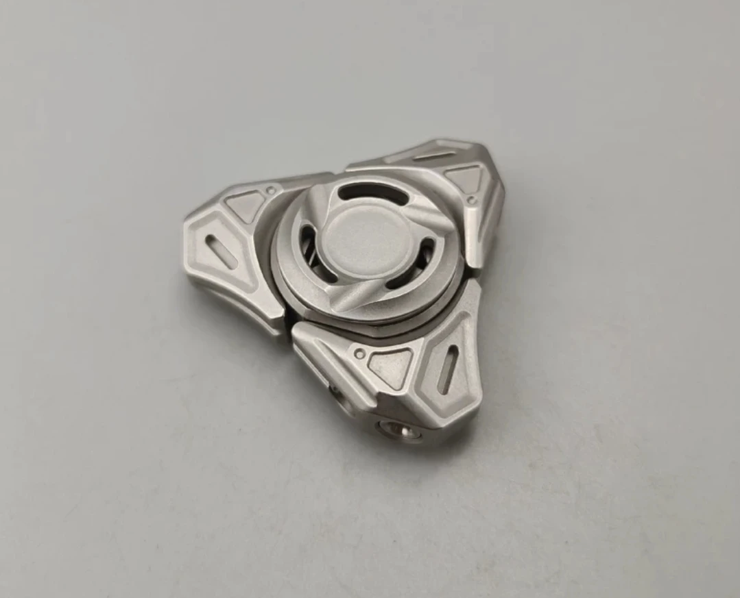 

Used EDC Lark Hell Dog Stainless Steel spinner Fingertip gyroscope Decompression toys