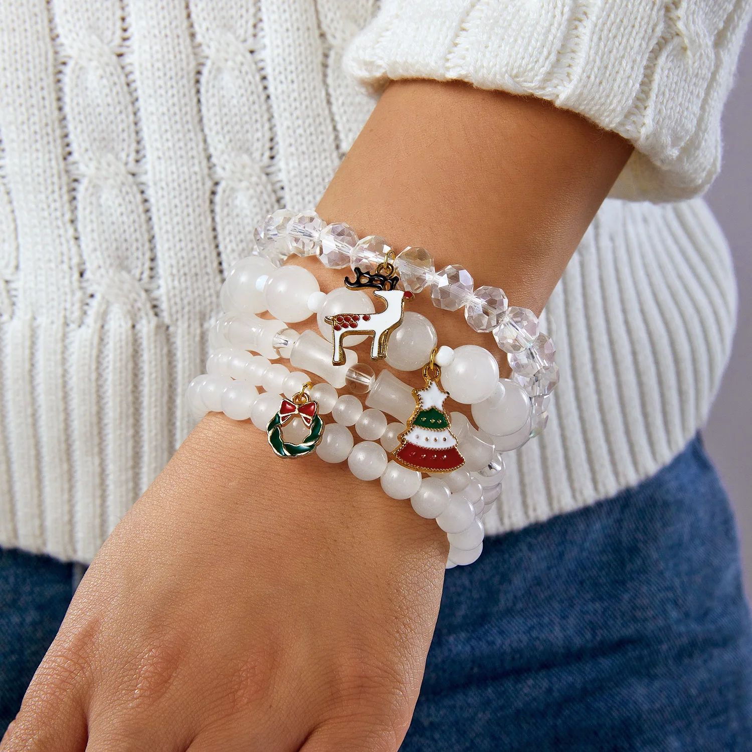 5 Stück Weihnachtsbaum-Elch-Anhänger-Armbänder für Frauen, handgefertigt, bunt, Kristall, mehrschichtig, Perlenarmbänder, Neujahr, Schmuck, Geschenke – Detail 4